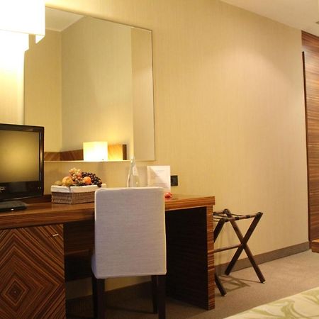 Mh Hotel Piacenza Fiera Eksteriør billede