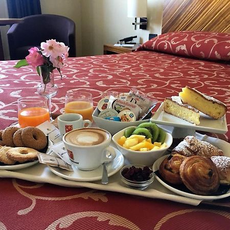 Mh Hotel Piacenza Fiera Eksteriør billede