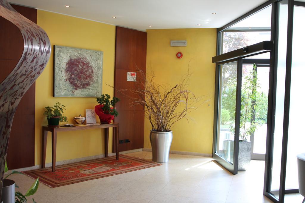Mh Hotel Piacenza Fiera Eksteriør billede
