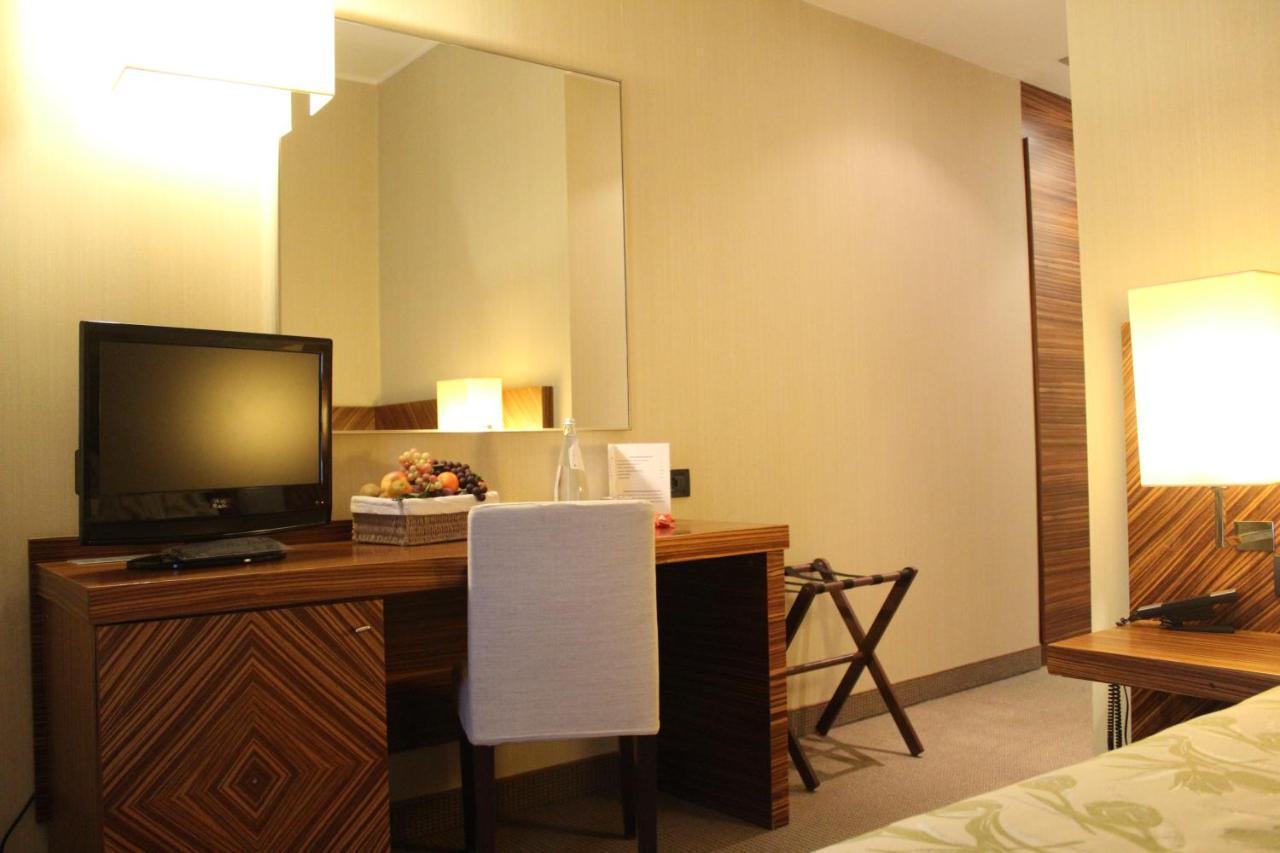 Mh Hotel Piacenza Fiera Eksteriør billede