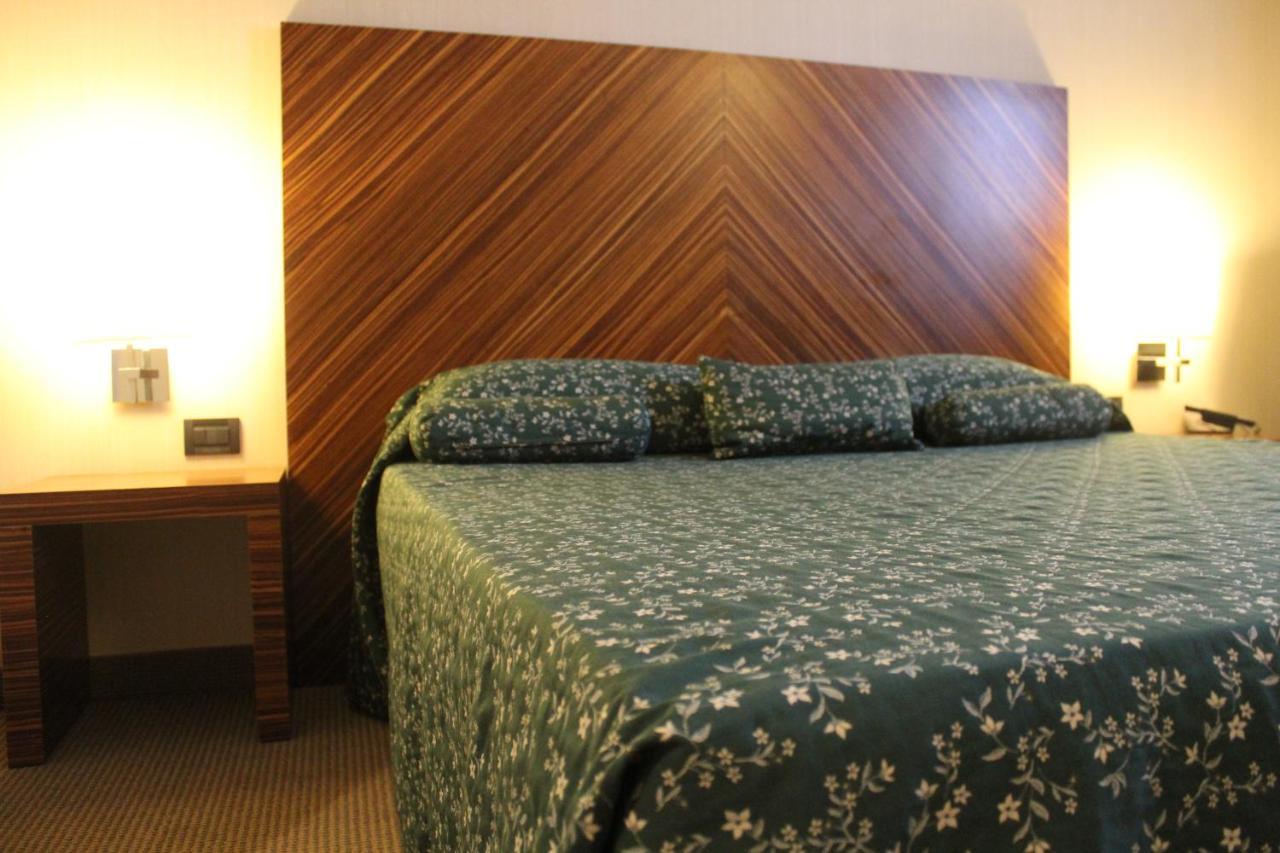 Mh Hotel Piacenza Fiera Eksteriør billede