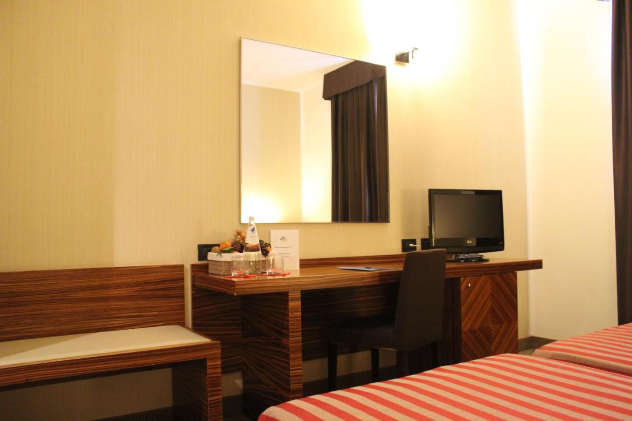 Mh Hotel Piacenza Fiera Eksteriør billede