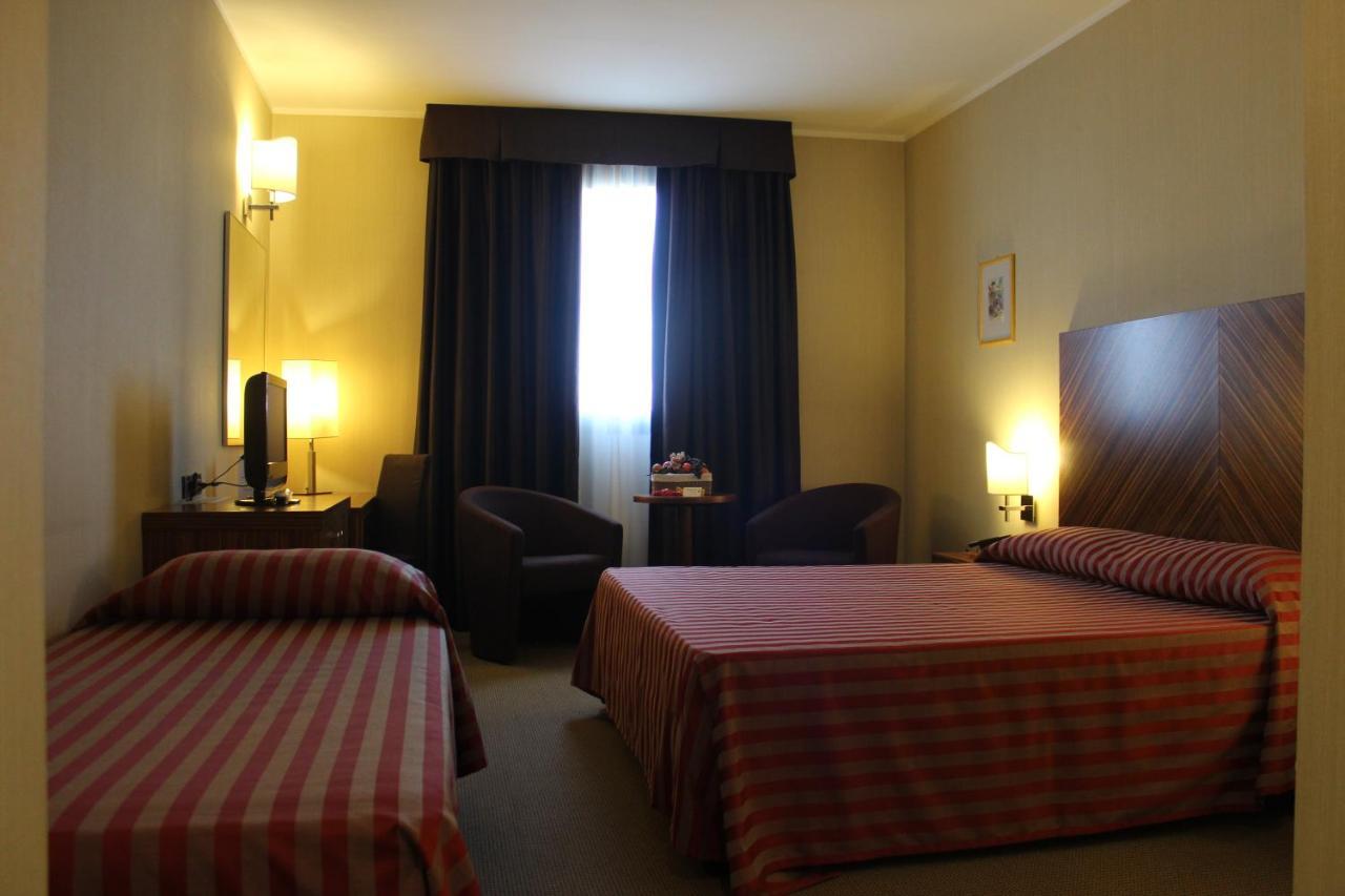 Mh Hotel Piacenza Fiera Eksteriør billede