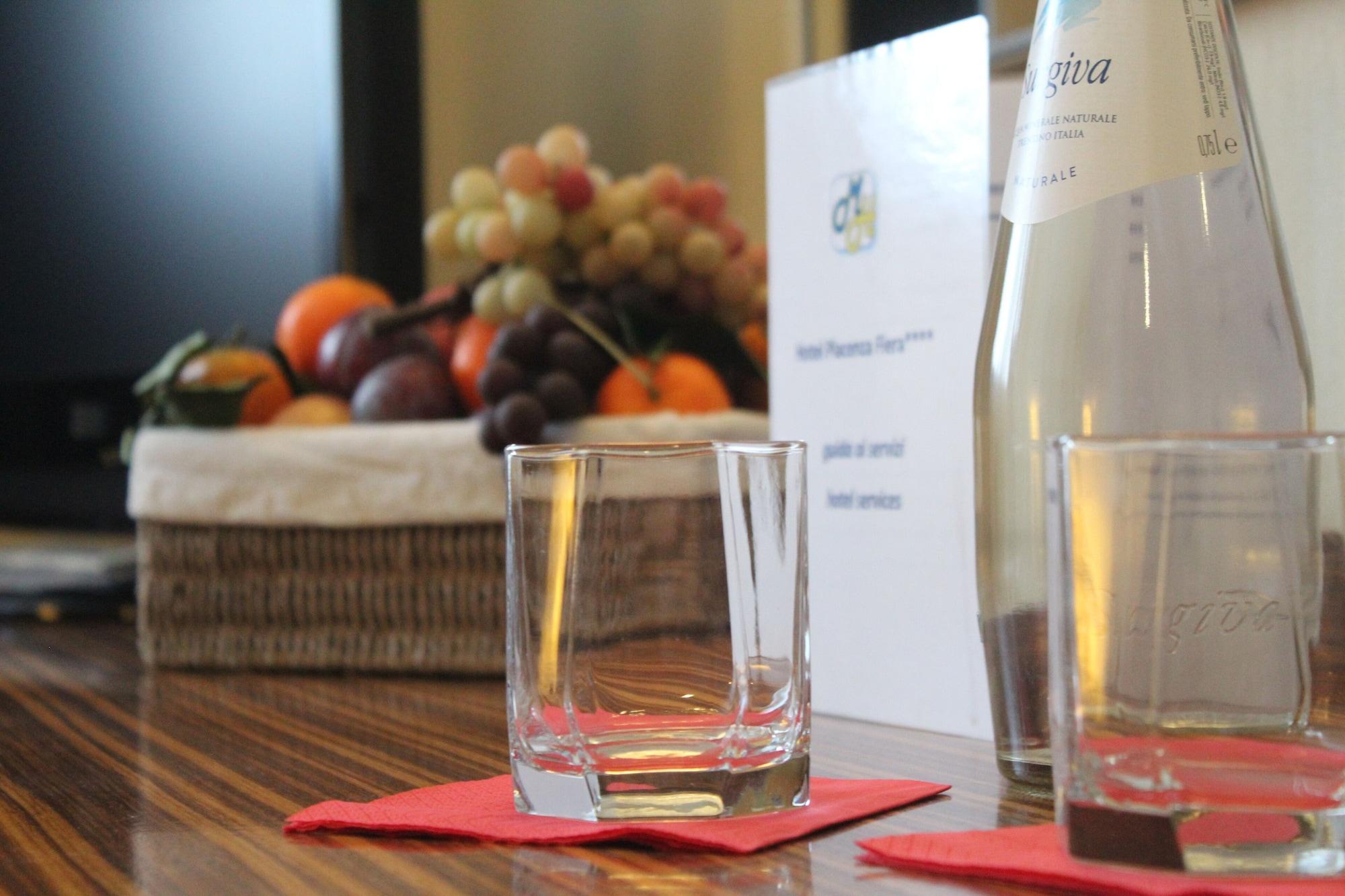 Mh Hotel Piacenza Fiera Eksteriør billede