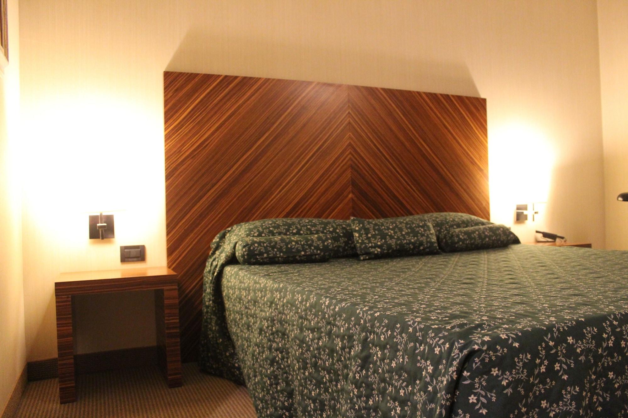 Mh Hotel Piacenza Fiera Eksteriør billede