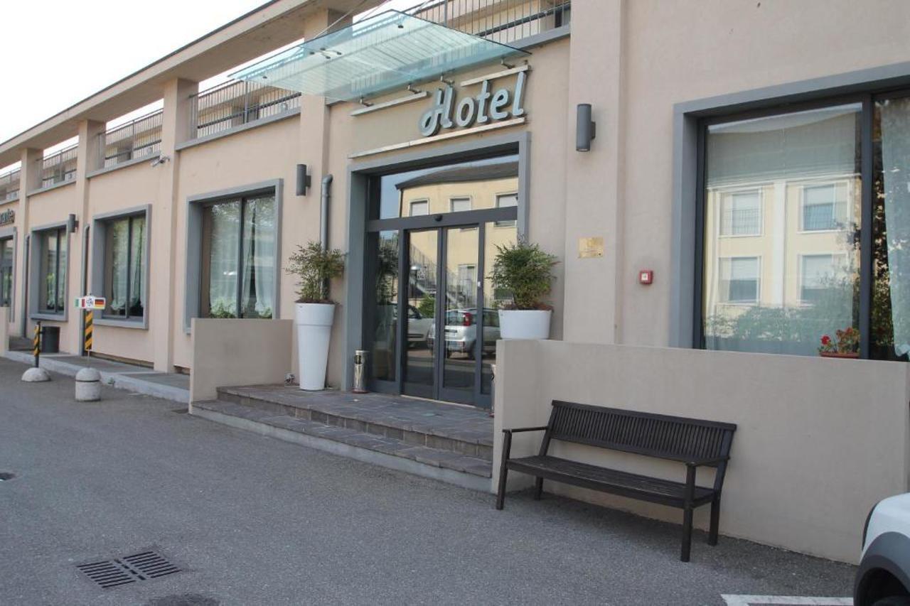 Mh Hotel Piacenza Fiera Eksteriør billede