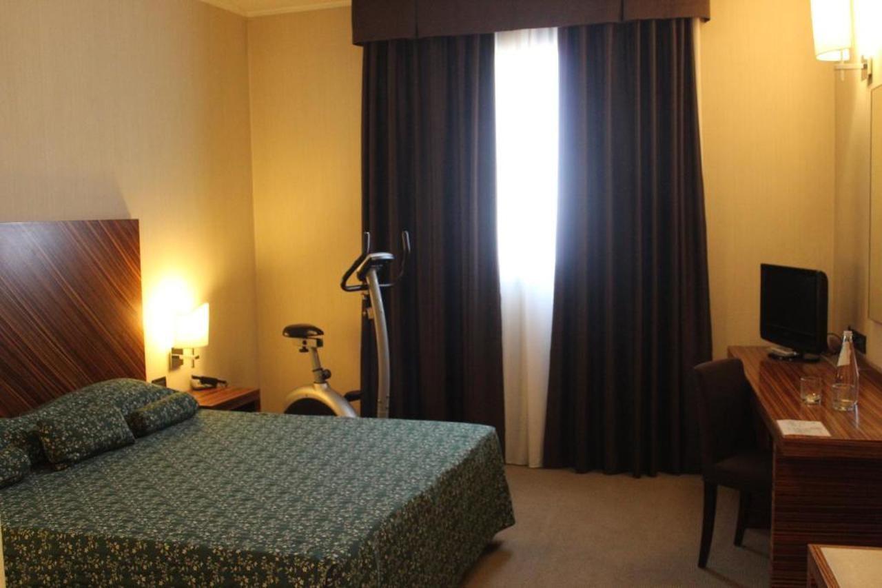 Mh Hotel Piacenza Fiera Eksteriør billede