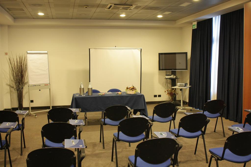 Mh Hotel Piacenza Fiera Eksteriør billede