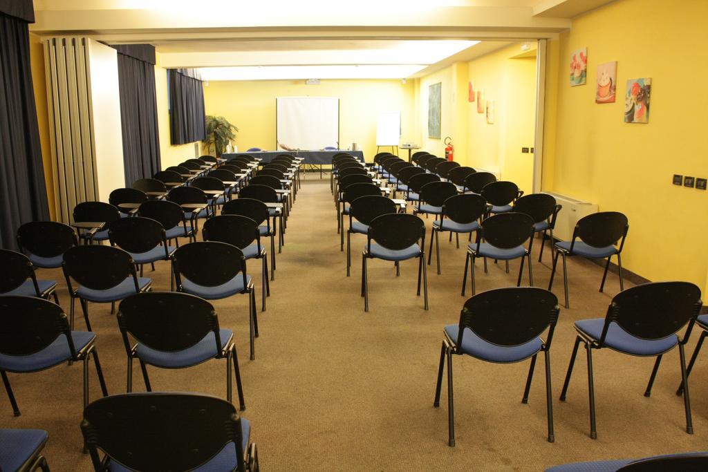 Mh Hotel Piacenza Fiera Eksteriør billede
