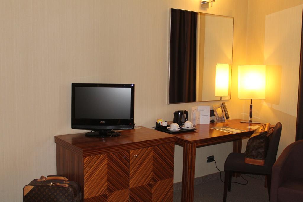 Mh Hotel Piacenza Fiera Eksteriør billede