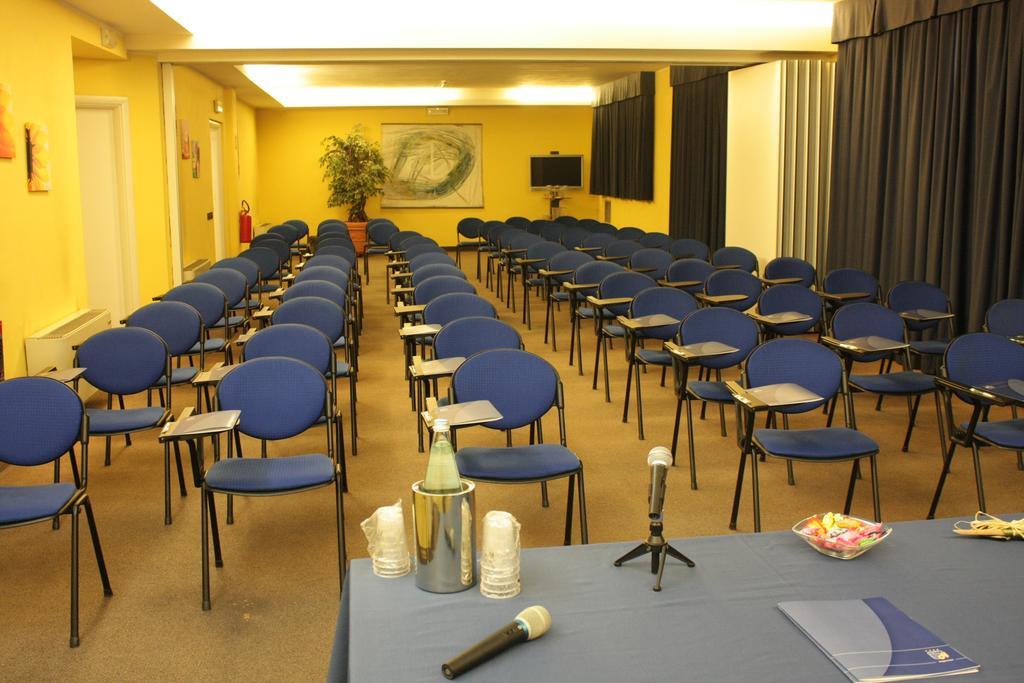 Mh Hotel Piacenza Fiera Eksteriør billede