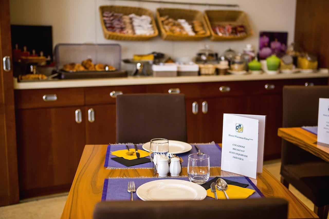 Mh Hotel Piacenza Fiera Eksteriør billede