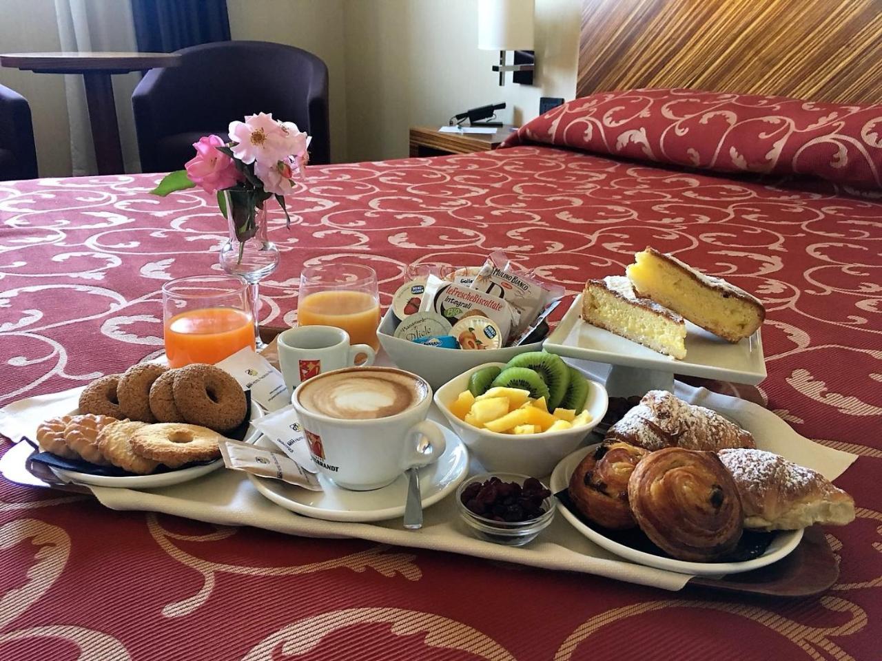 Mh Hotel Piacenza Fiera Eksteriør billede