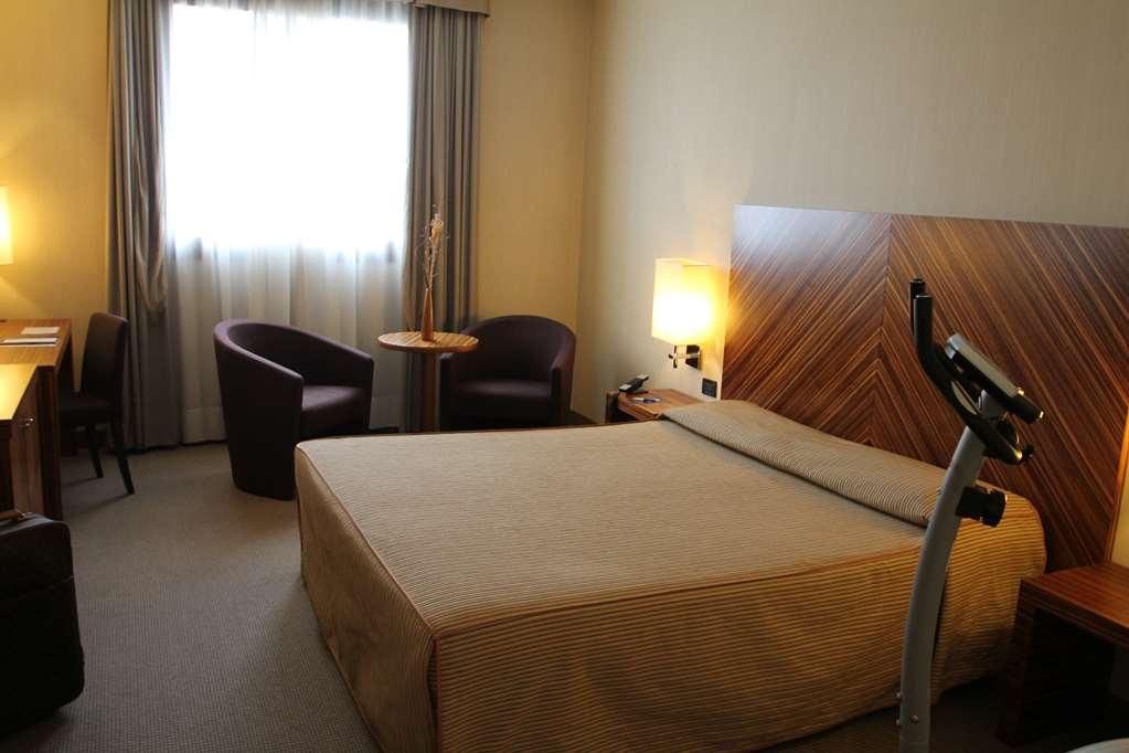 Mh Hotel Piacenza Fiera Værelse billede