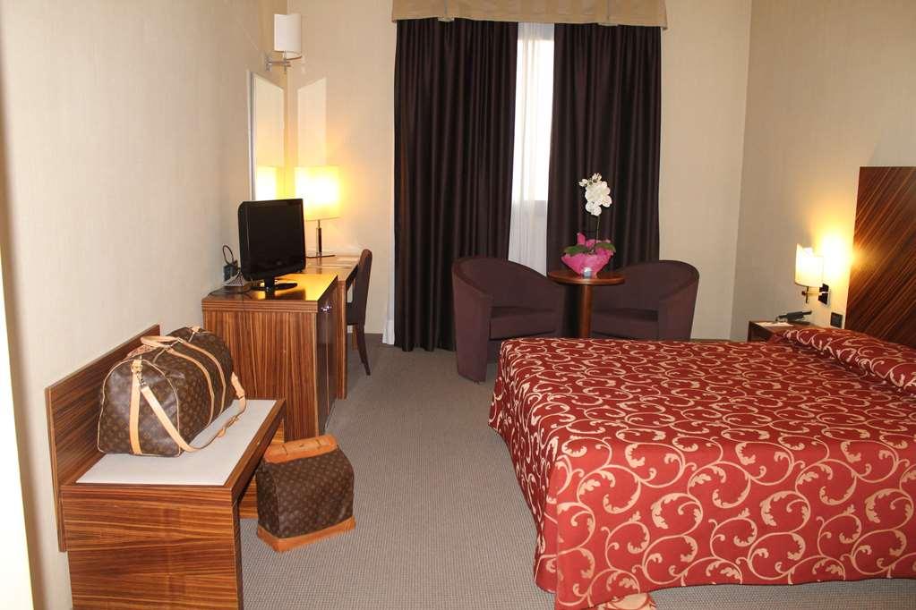 Mh Hotel Piacenza Fiera Værelse billede